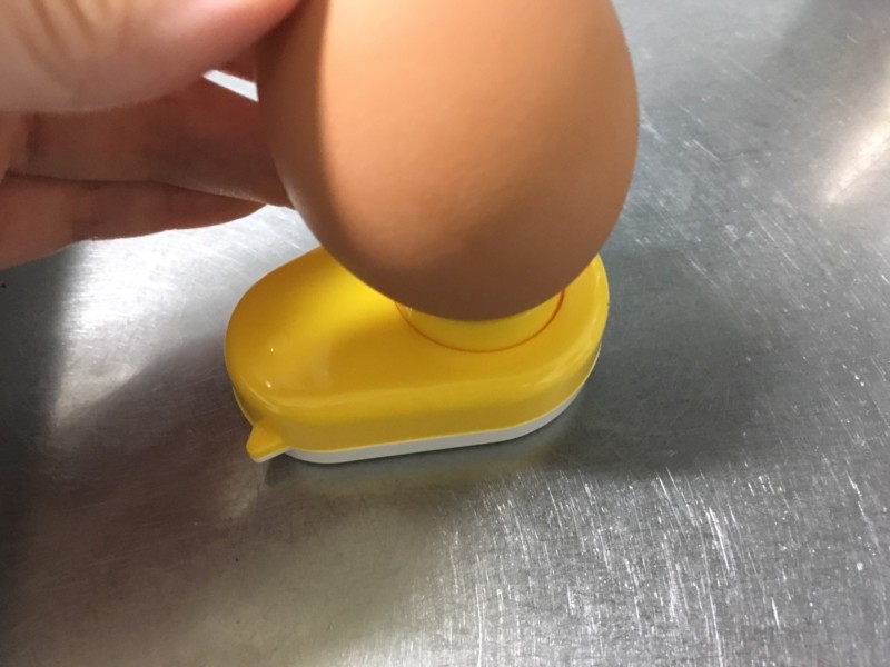 ゆで卵の殻剥きを簡単に！たまごのプッチン穴あけ器徹底レビュー | 便利グッズ調査隊